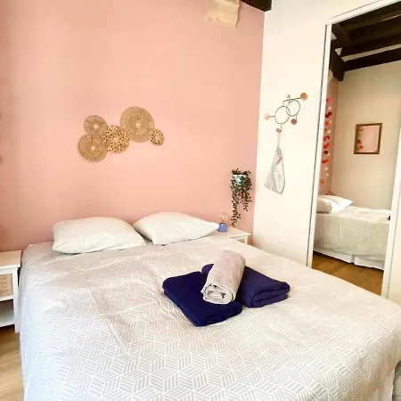 Le Plumereau - 1 Min Place Plumereau * Tours